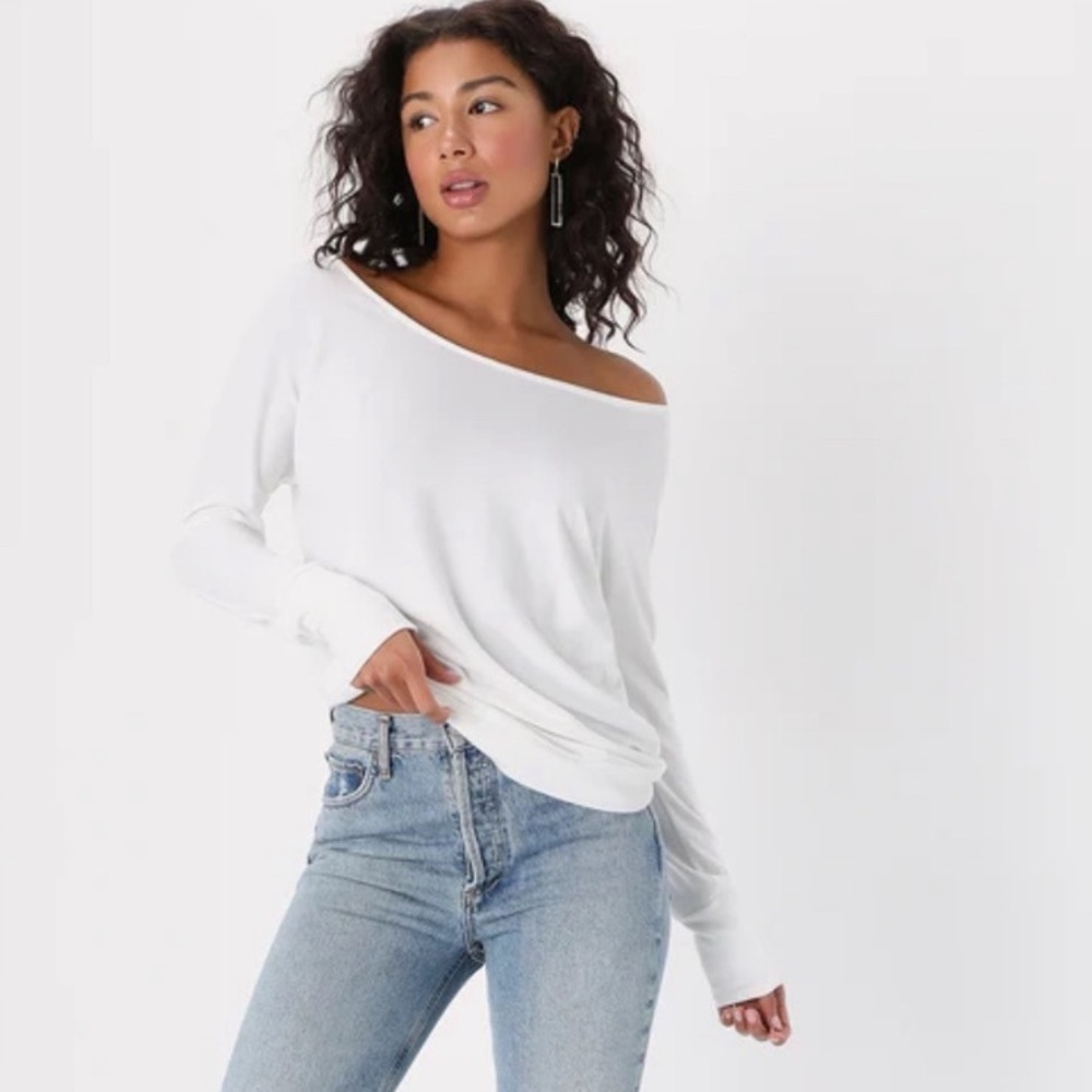 Lulu’s White Off the Shoulder Top- M